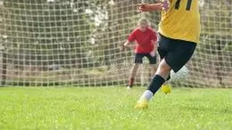 “废墟中的加沙截肢足球健儿重燃生命希望”