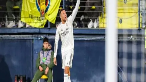 “NBA焦点对决！雄鹿大战雷霆，12中14精华回顾，总分离奇点揭秘！”